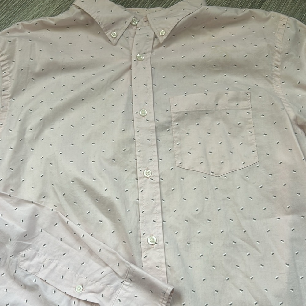Like-new Old Navy Everyday Fit Slim Button-Down Shirt